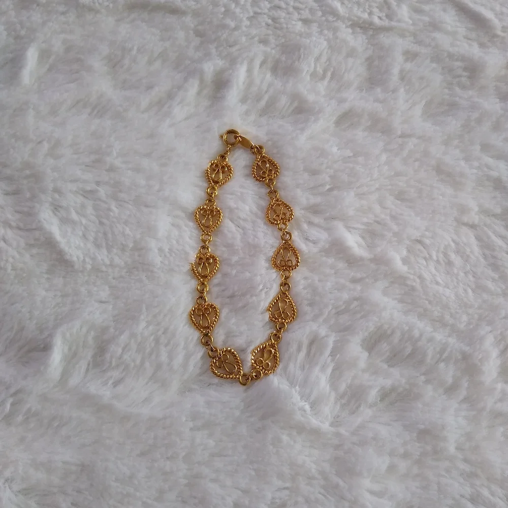 Vintage Avon Gold Tone Simply Hearts Bracelet
